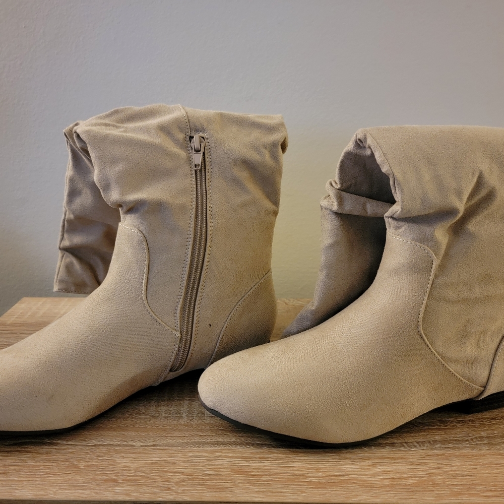 SO Mid Calf Boots, Size 8, and the color is Tan